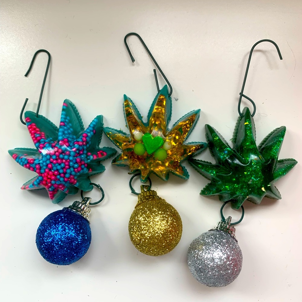 2/30$ 3pc Cannabis Leaf Christmas Ornament